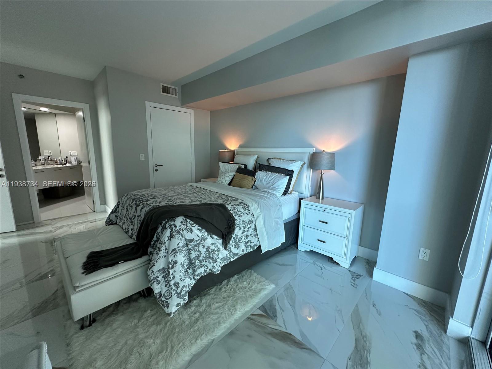 image 500 Brickell West52