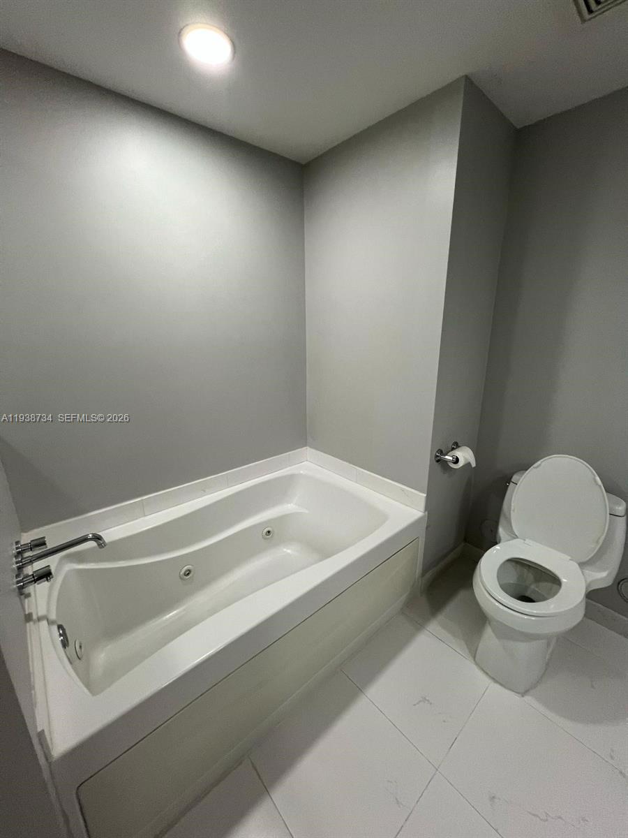 image 500 Brickell West63