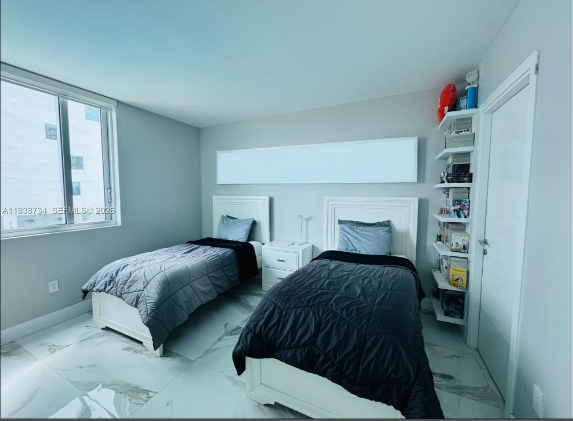 image 500 Brickell West66