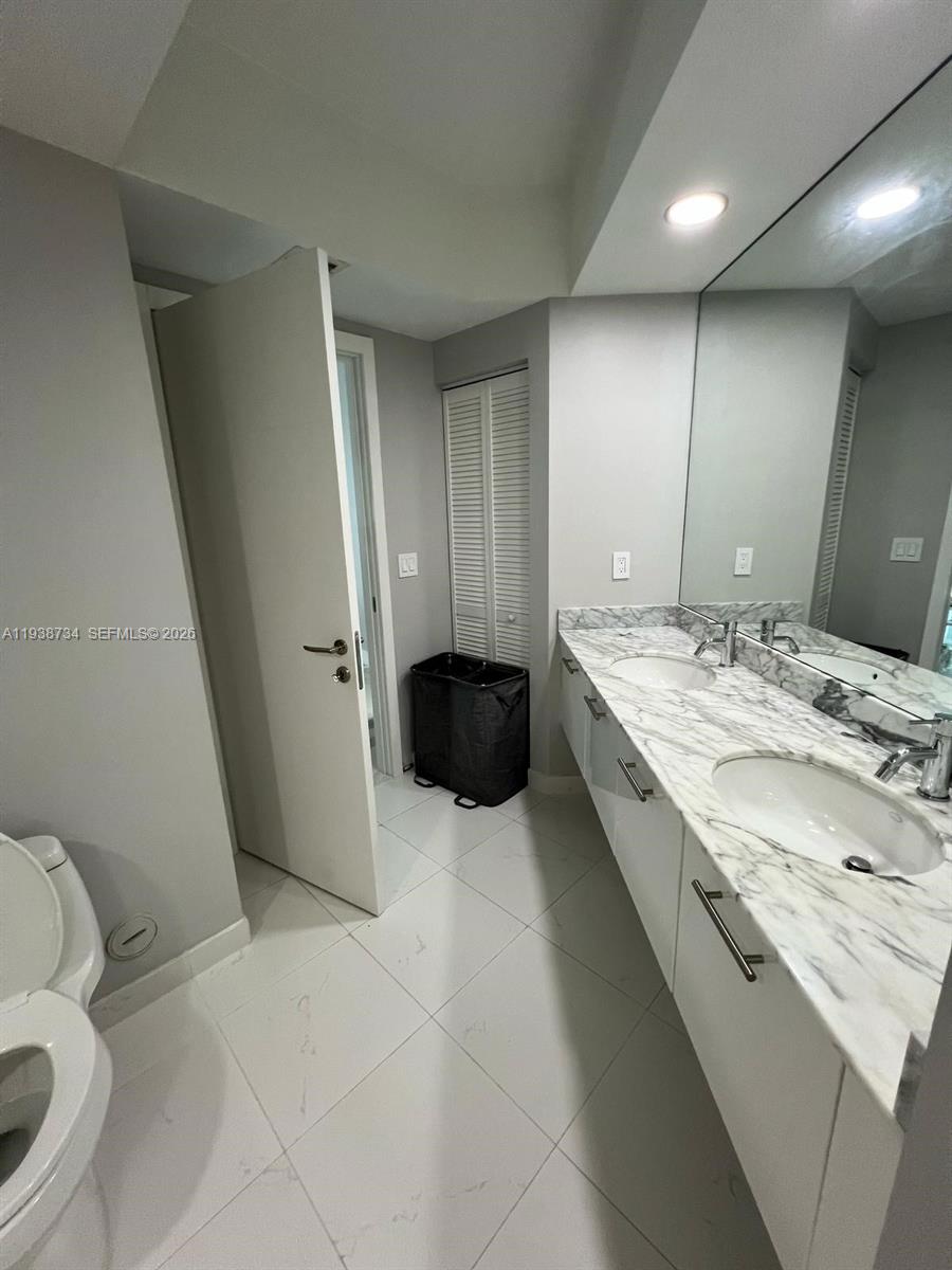 image 500 Brickell West72