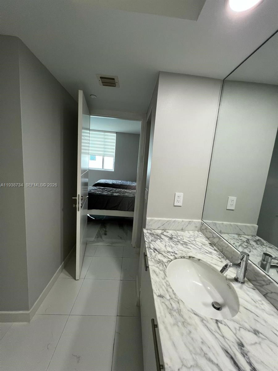 image 500 Brickell West73