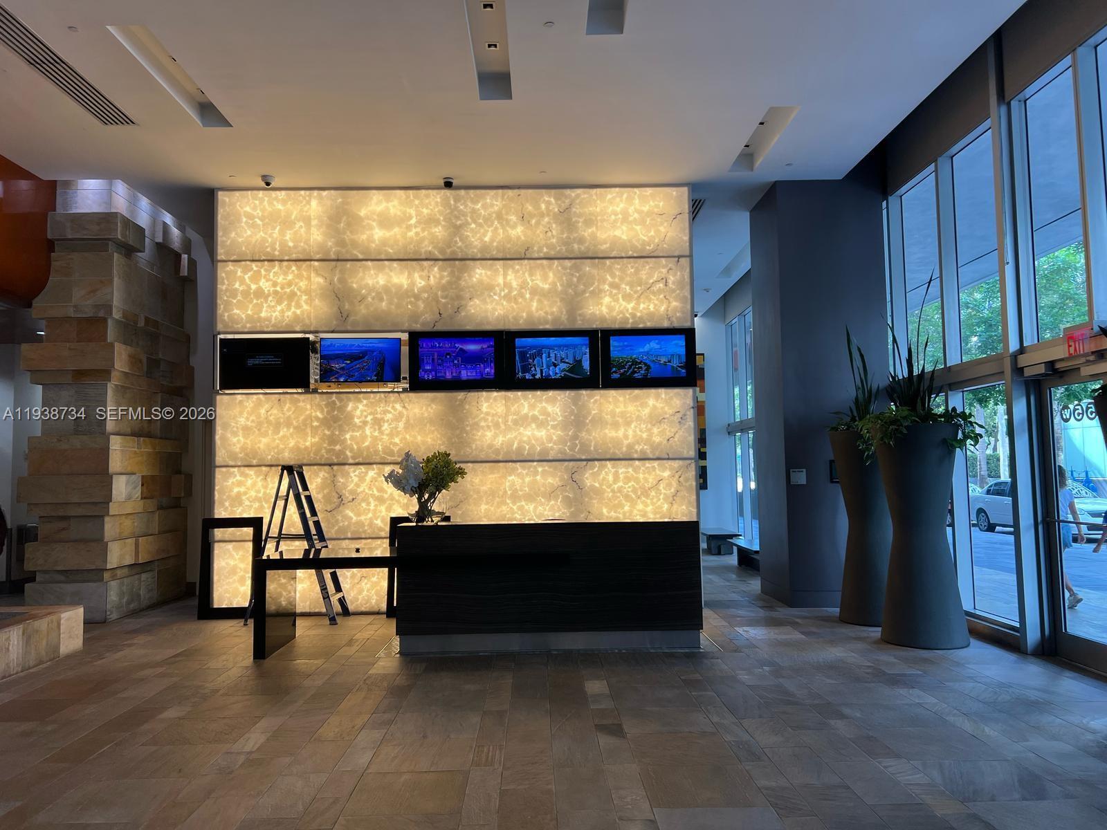 image 500 Brickell West7