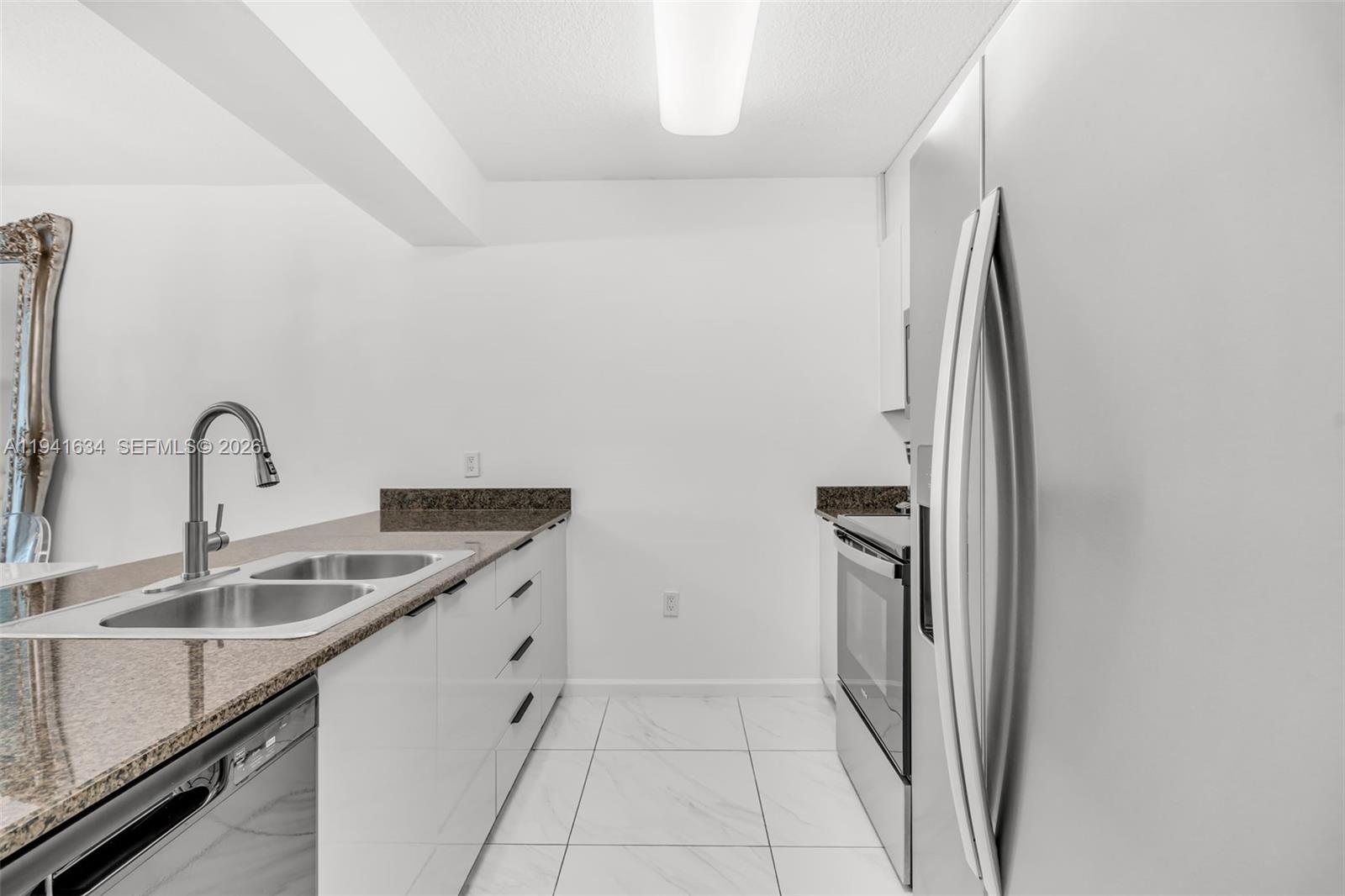 1200 Brickell Bay Dr #2807 Miami, FL 33131