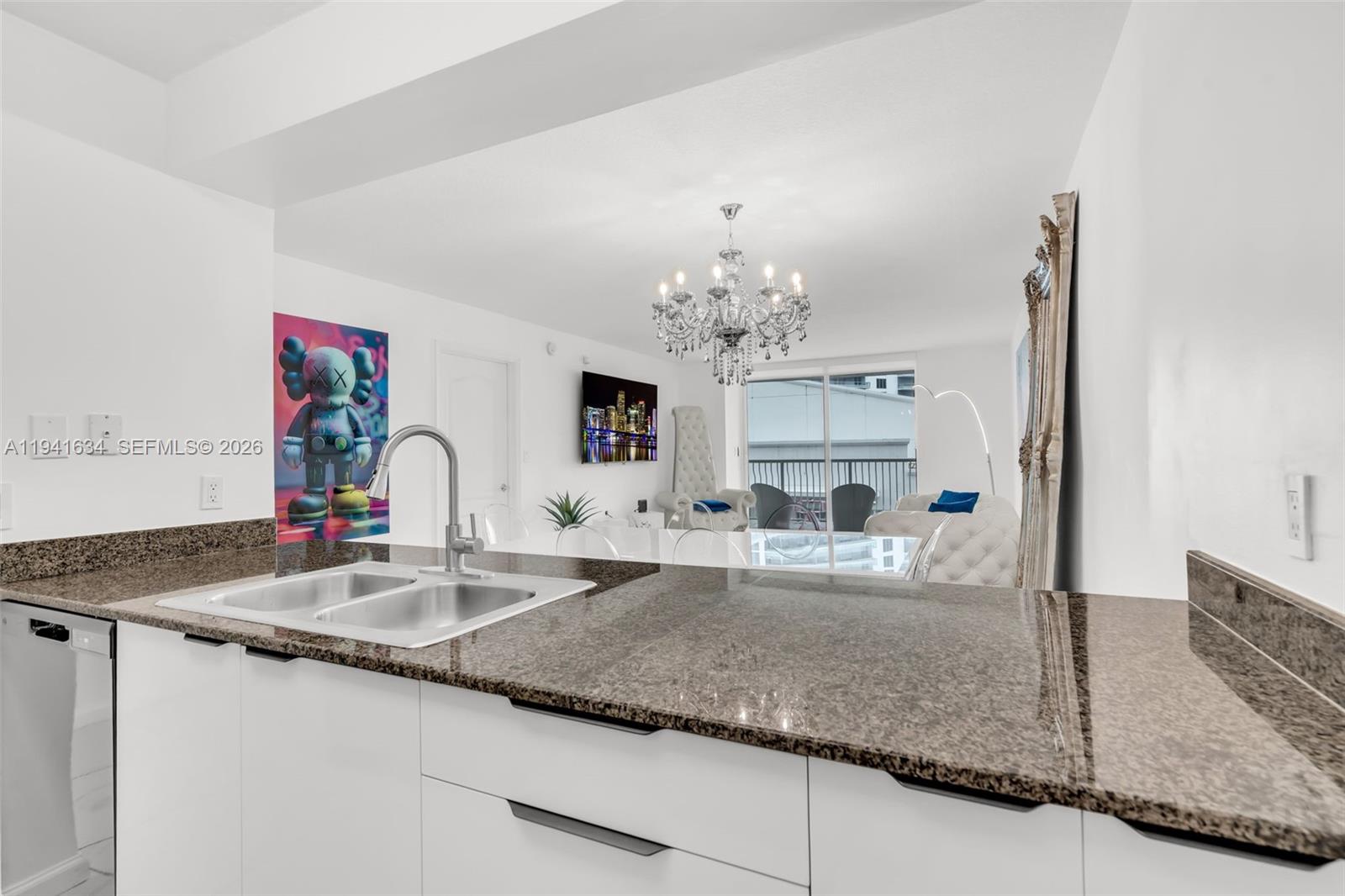 1200 Brickell Bay Dr #2807 Miami, FL 33131