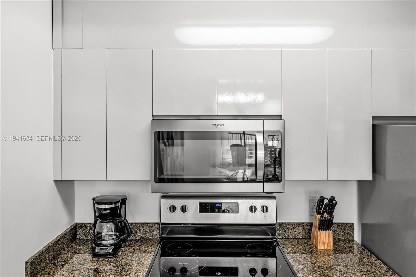 1200 Brickell Bay Dr #2807 Miami, FL 33131