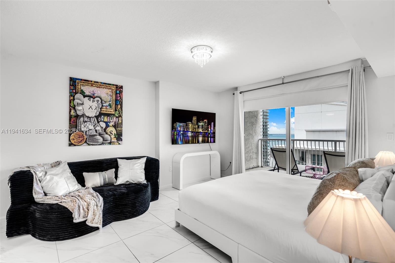 1200 Brickell Bay Dr #2807 Miami, FL 33131