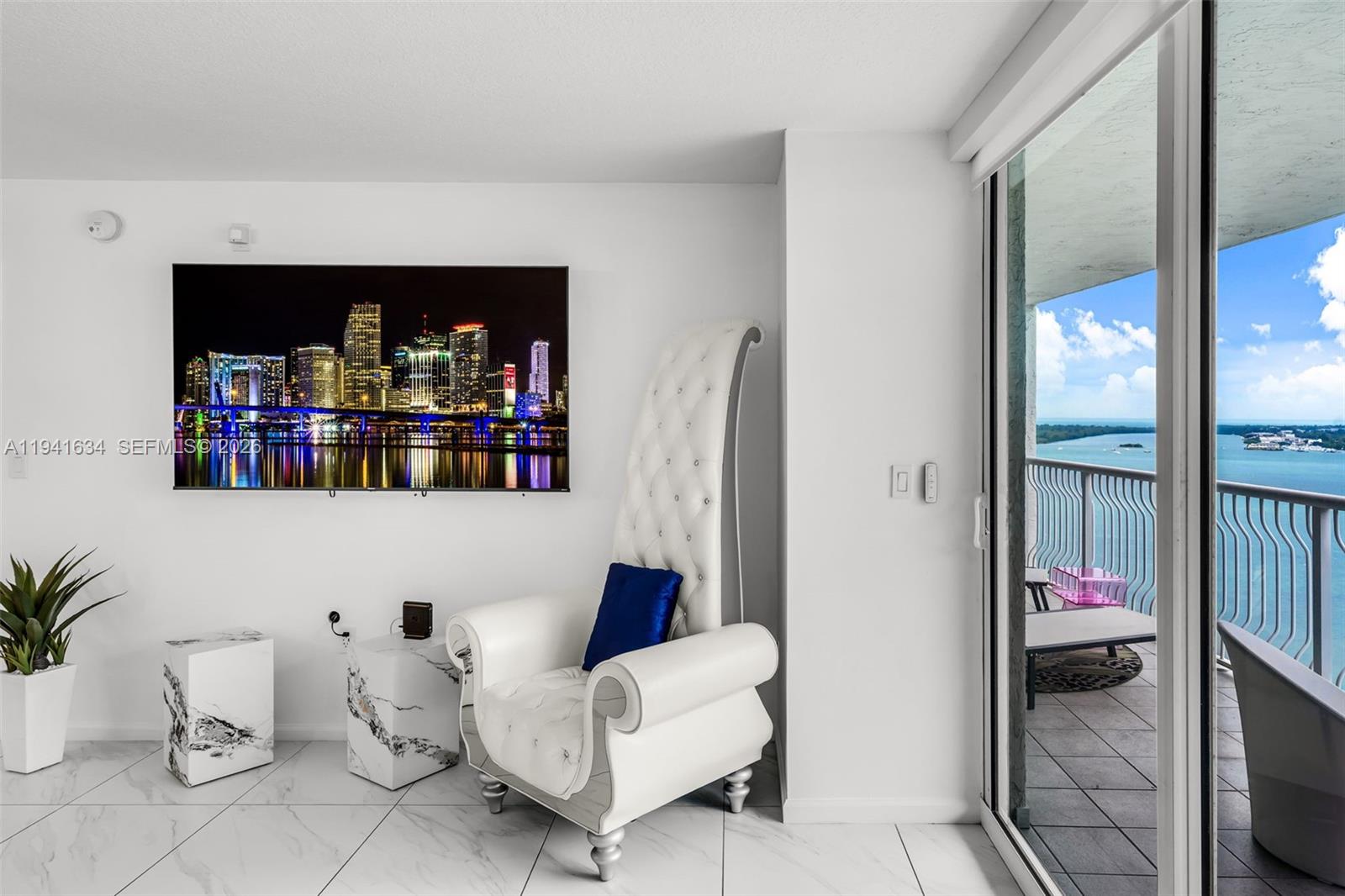 1200 Brickell Bay Dr #2807 Miami, FL 33131