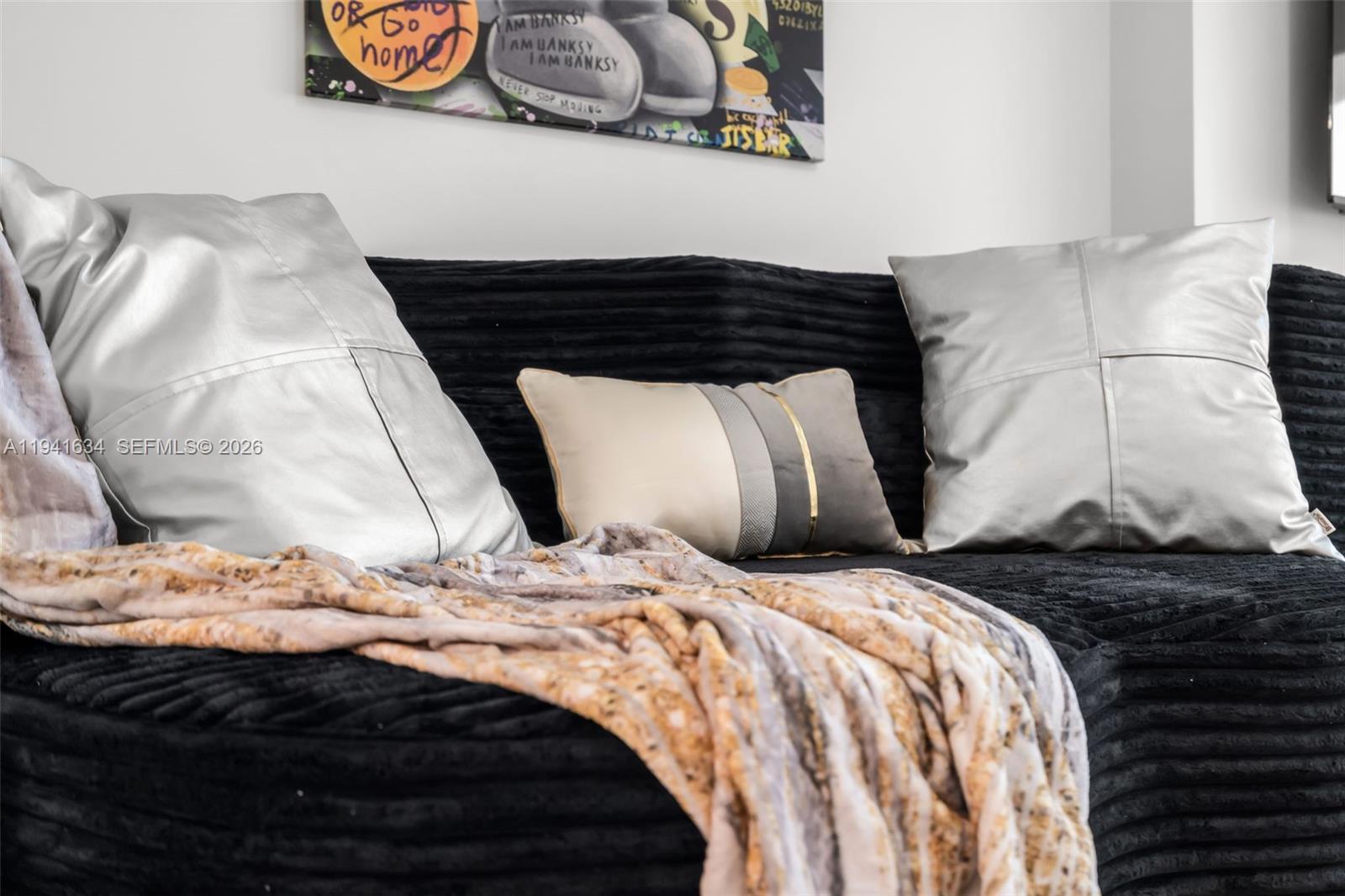 1200 Brickell Bay Dr #2807 Miami, FL 33131