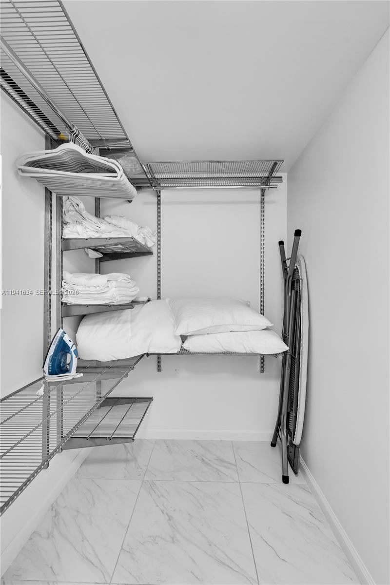 1200 Brickell Bay Dr #2807 Miami, FL 33131