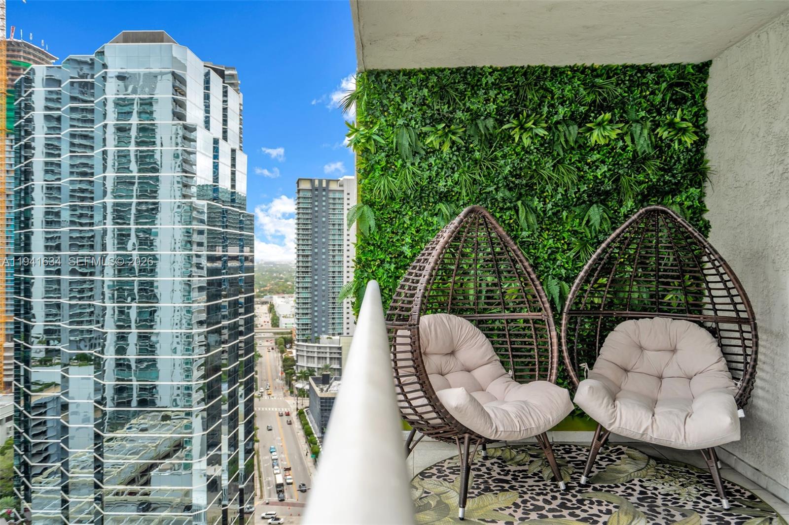 1200 Brickell Bay Dr #2807 Miami, FL 33131