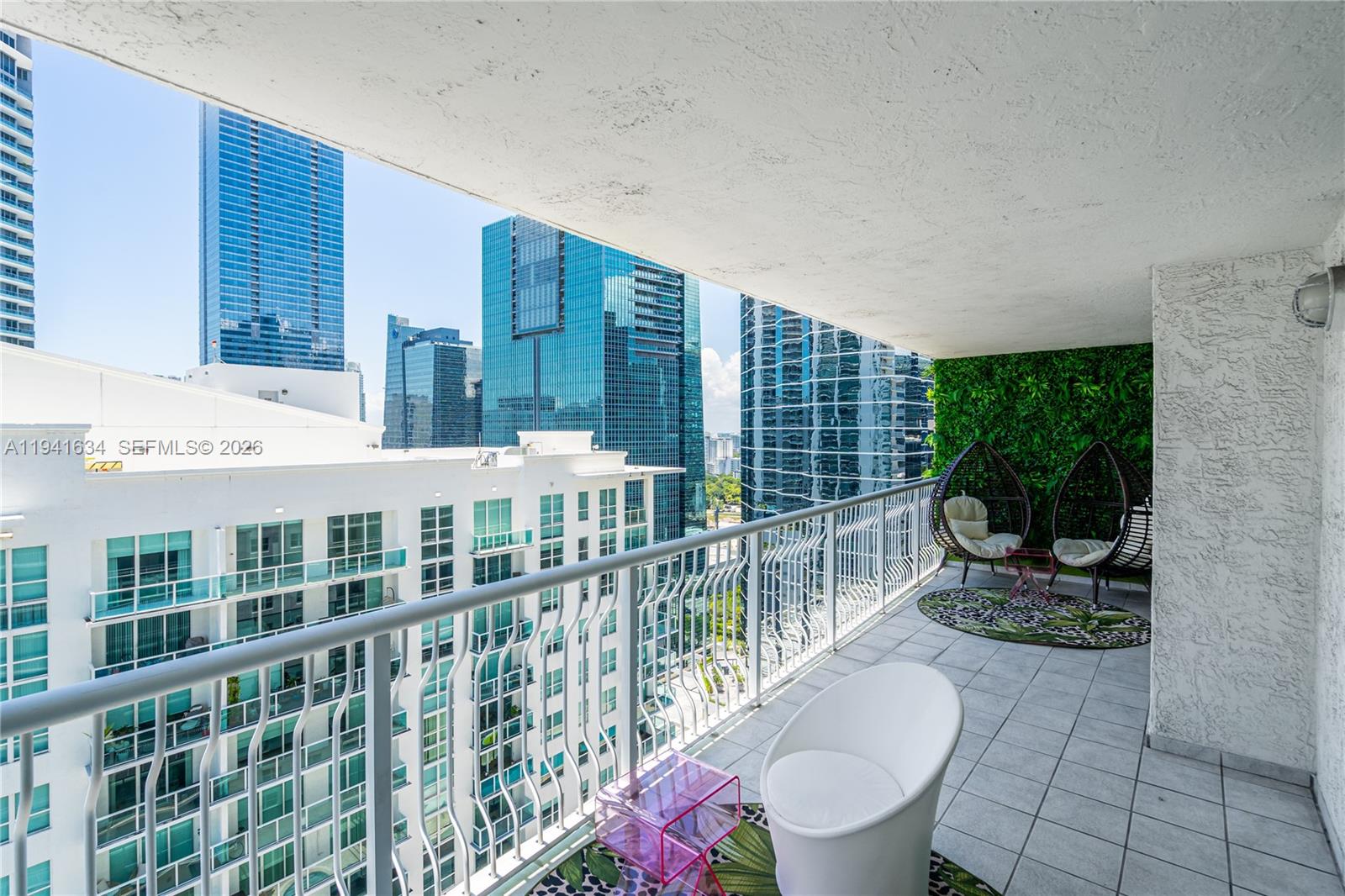 1200 Brickell Bay Dr #2807 Miami, FL 33131