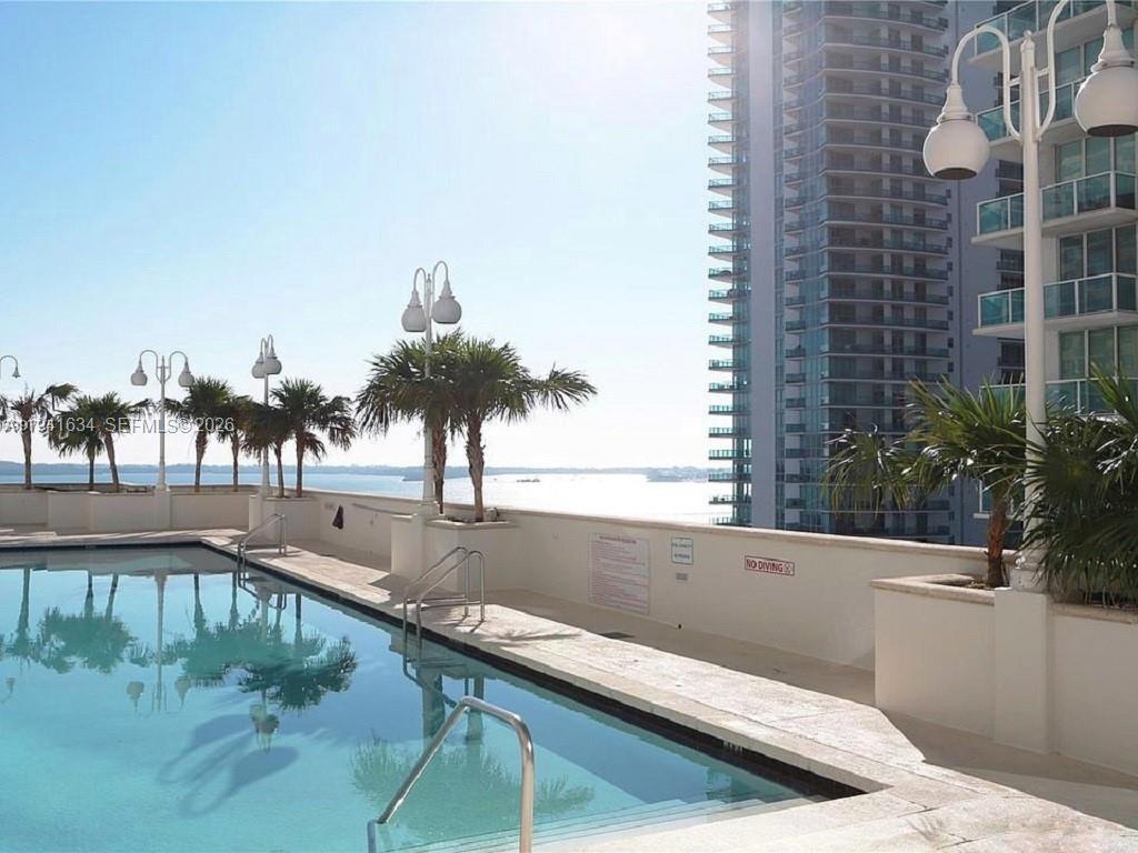 1200 Brickell Bay Dr #2807 Miami, FL 33131