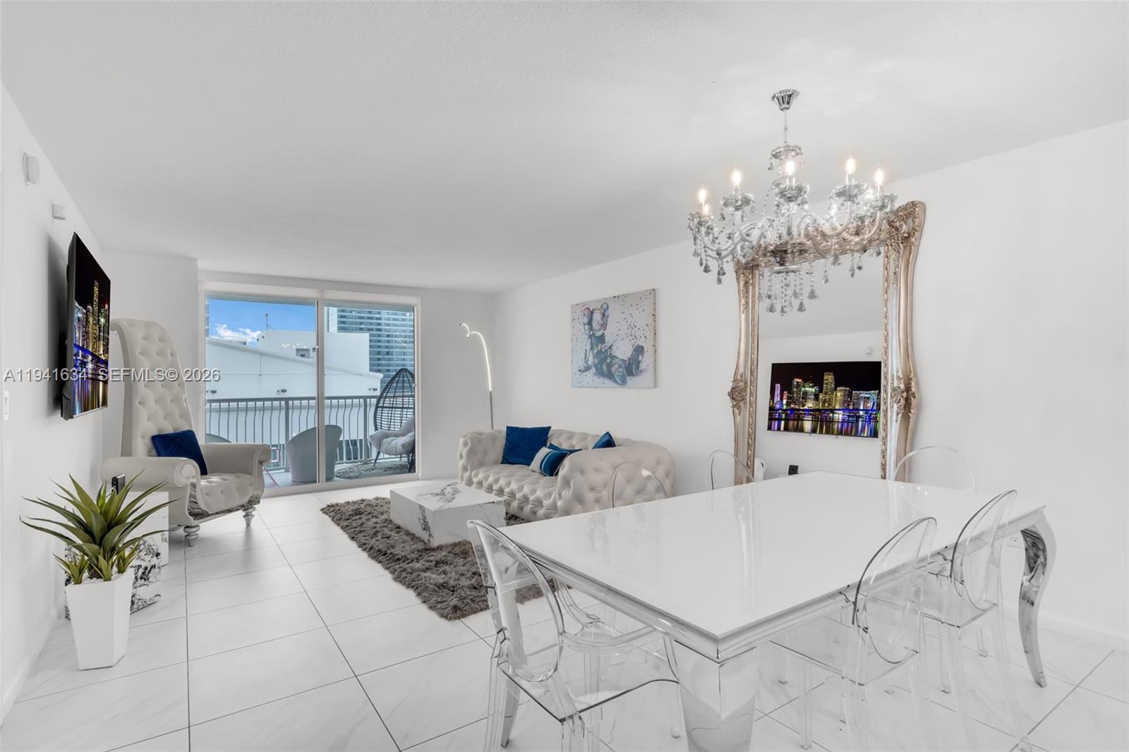 1200 Brickell Bay Dr #2807 Miami, FL 33131