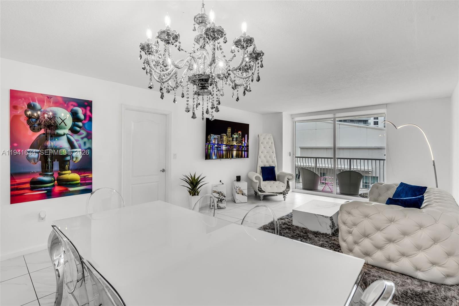 1200 Brickell Bay Dr #2807 Miami, FL 33131