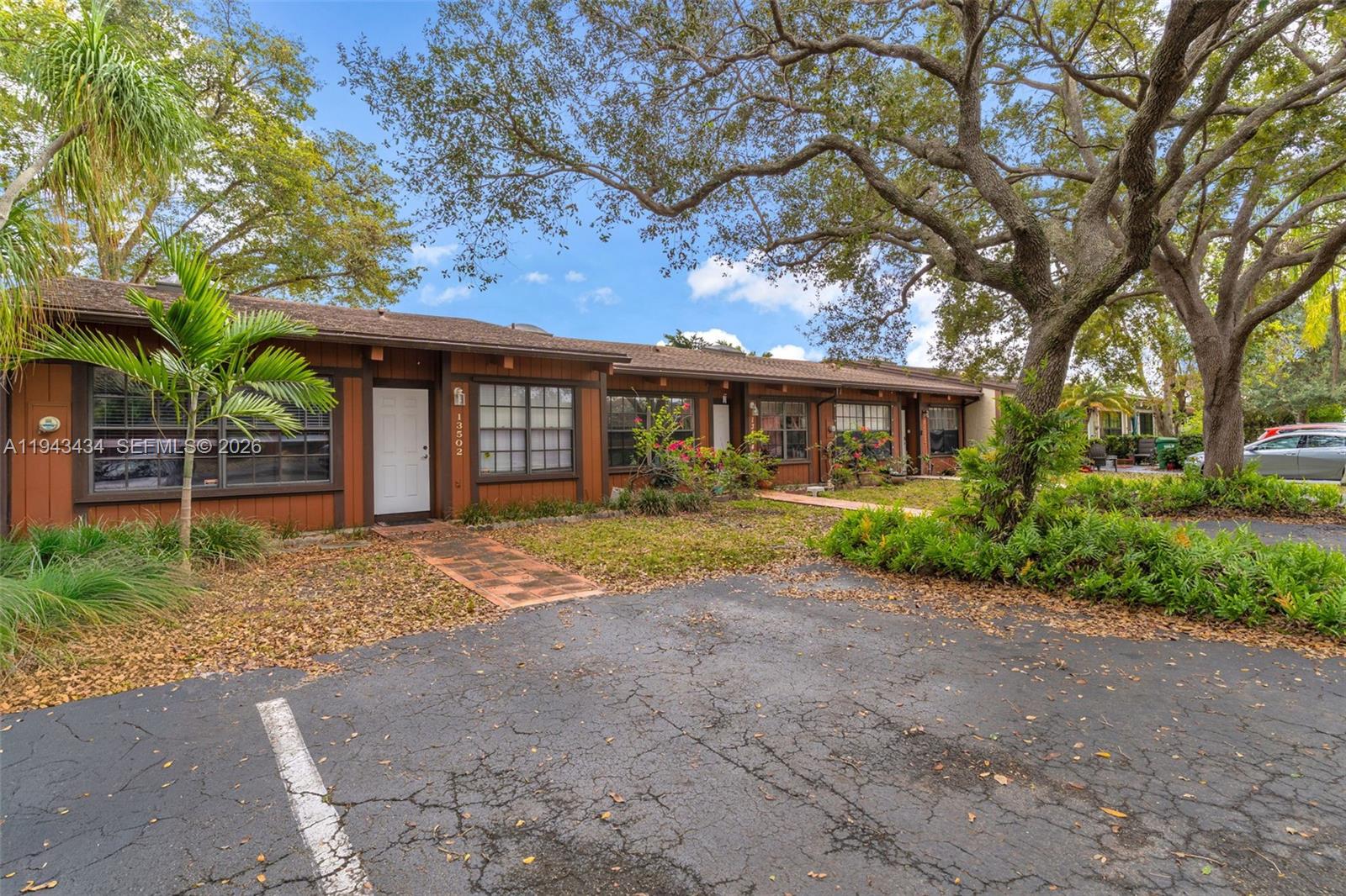 13502 SW 102nd Ln Miami, FL 33186