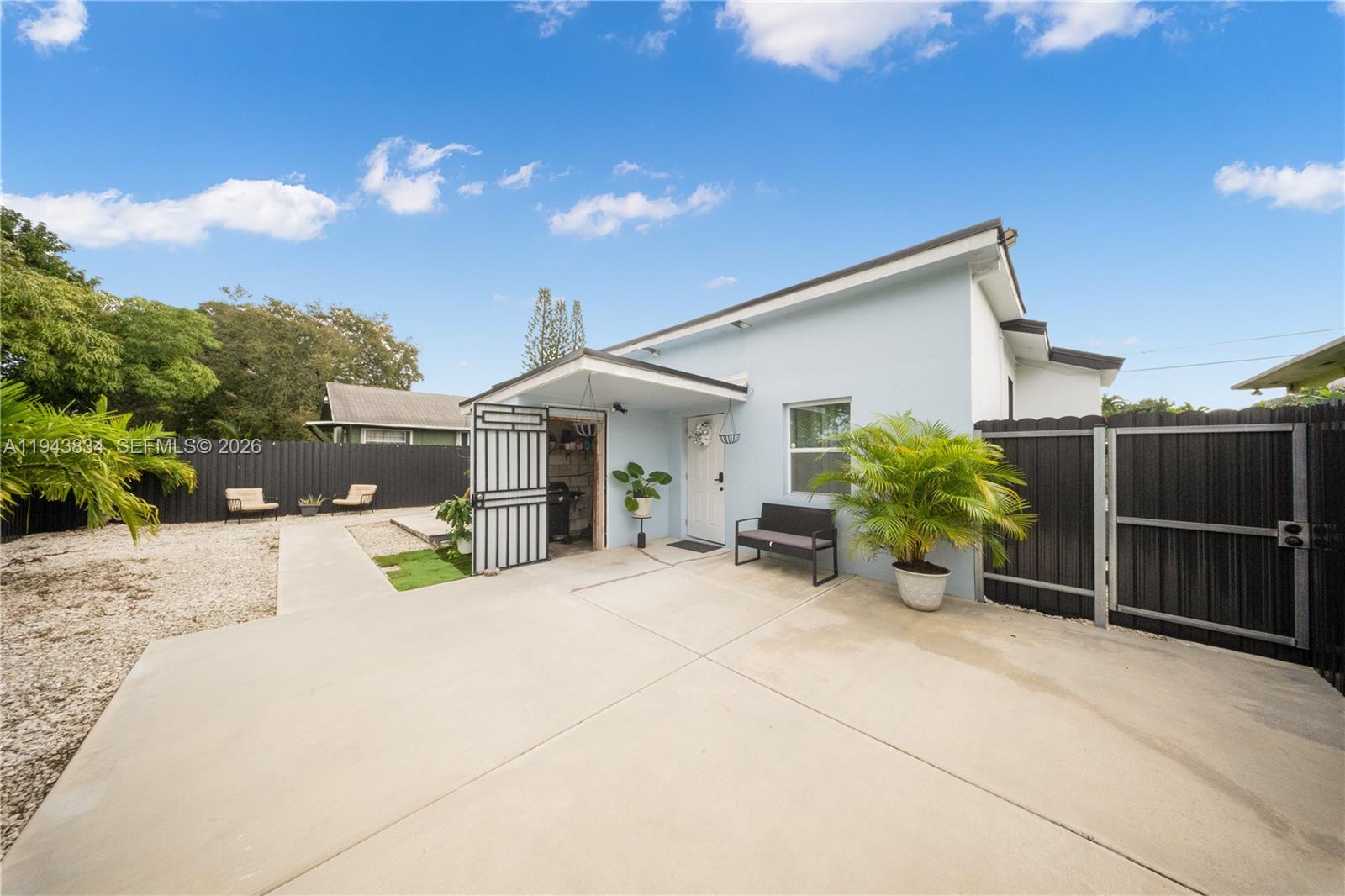 3041 NW 51st St Miami, FL 33142