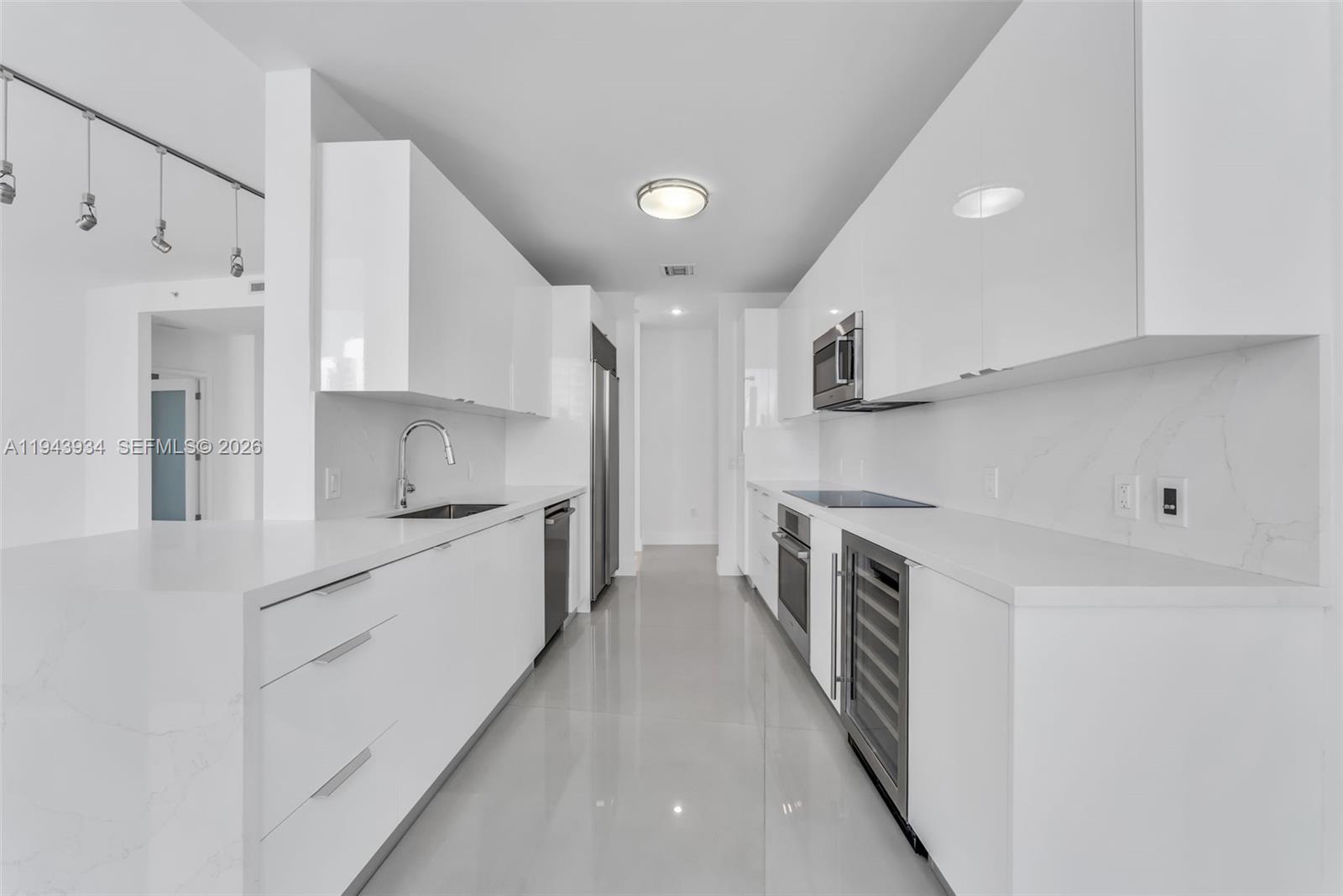 901 Brickell Key Blvd #3206 Miami, FL 33131