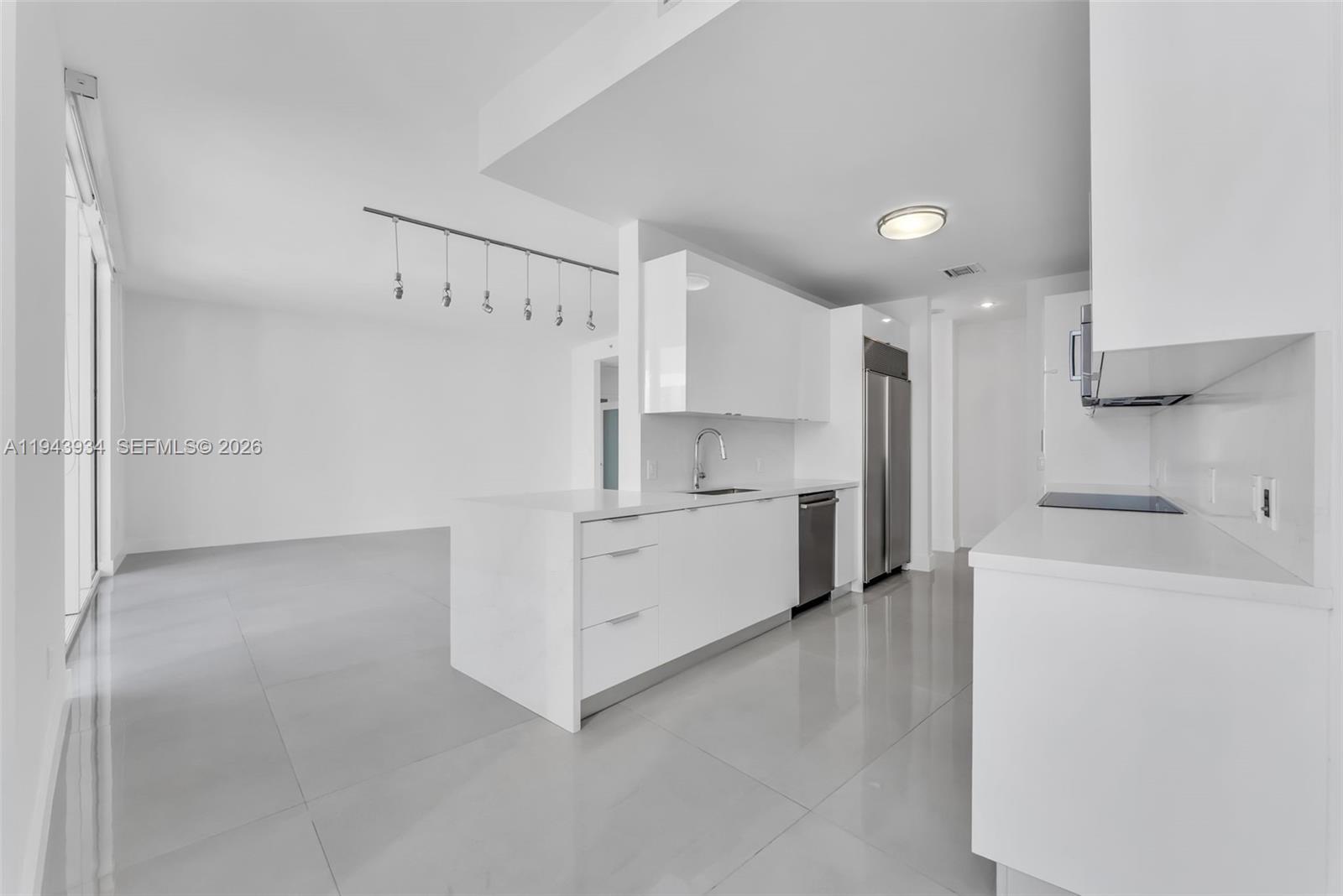 901 Brickell Key Blvd #3206 Miami, FL 33131