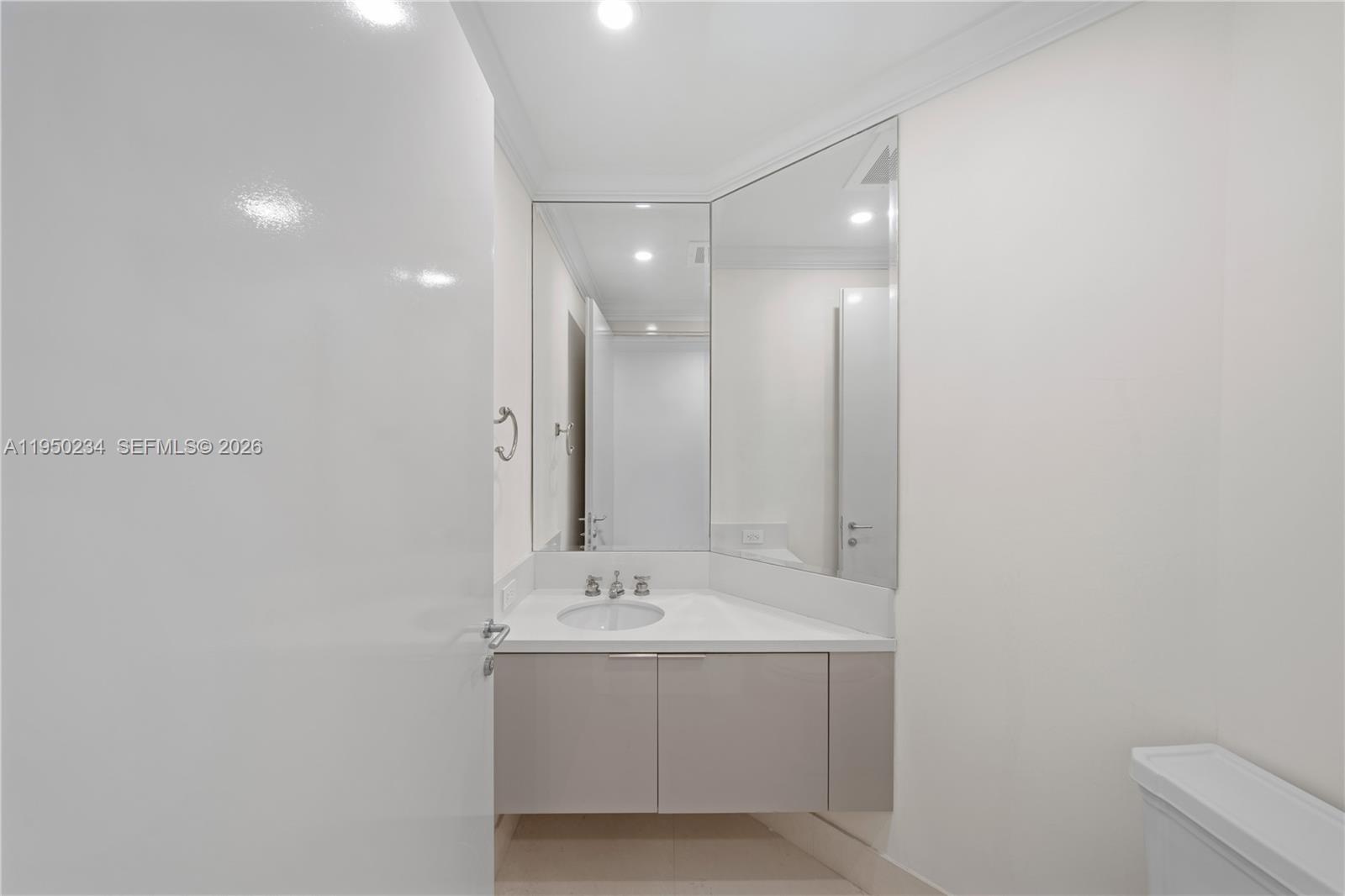 7124 Fisher Is Dr #7124 Miami Beach, FL 33109