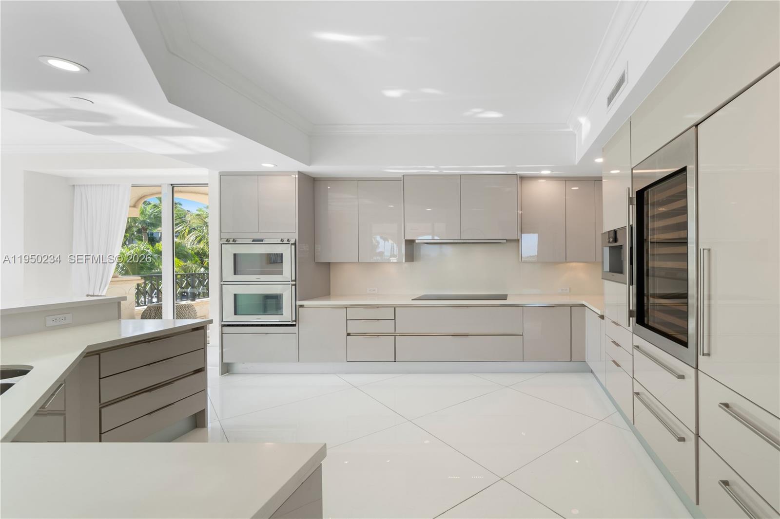 7124 Fisher Is Dr #7124 Miami Beach, FL 33109