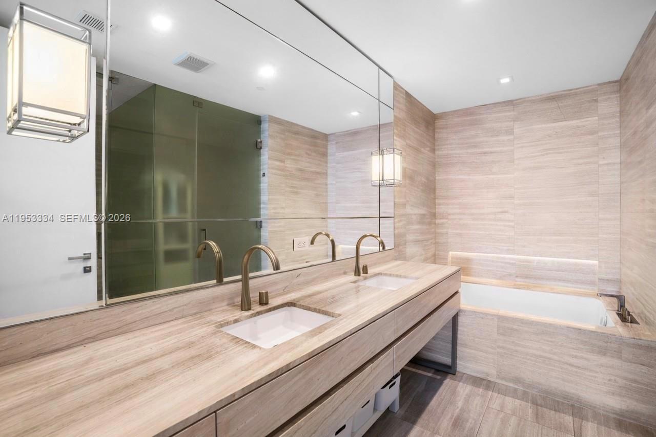 18975 Collins Ave #2101 Sunny Isles Beach, FL 33160