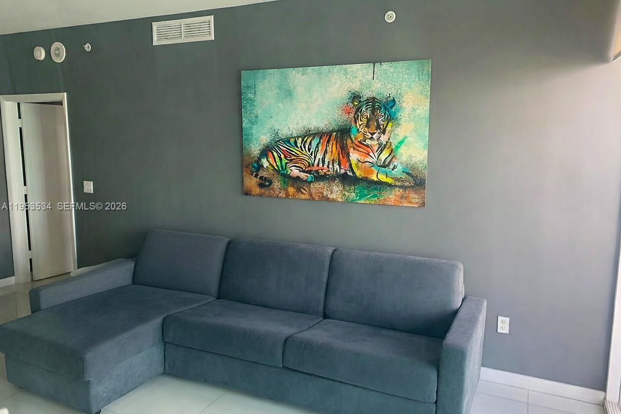 image Vizcayne North2