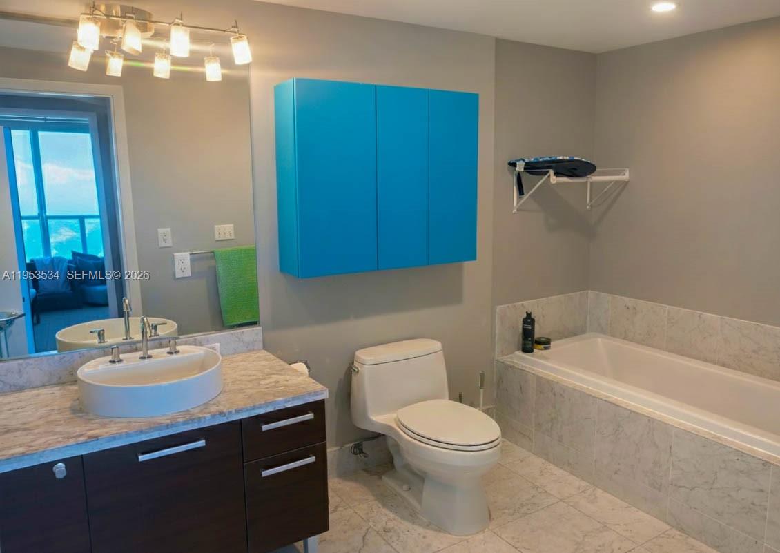 image Vizcayne North5