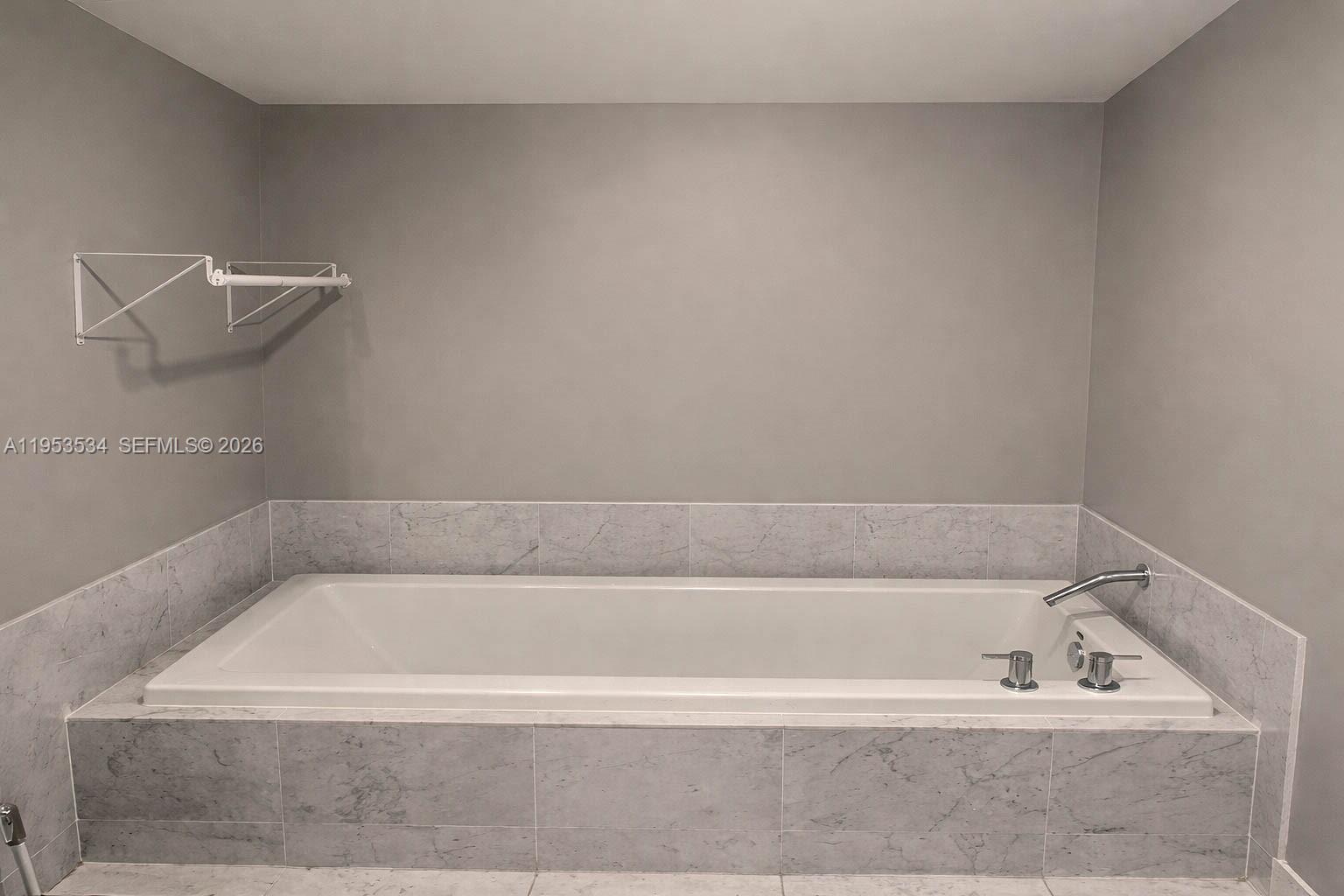 image Vizcayne North6