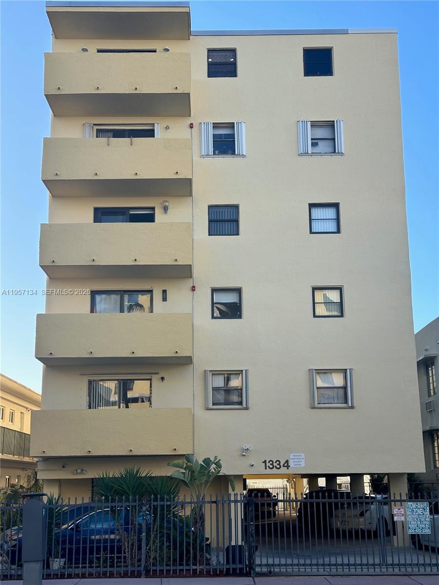 1334 Collins Ave #204