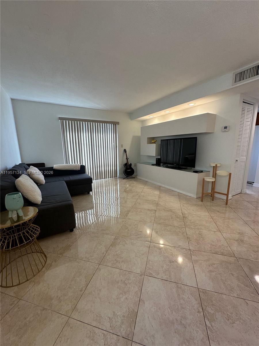 1334 Collins Ave #204 Miami Beach, FL 33139