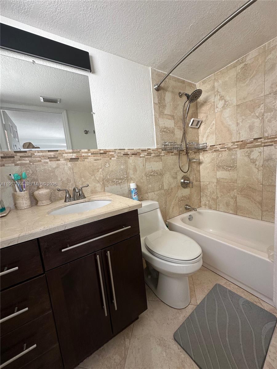 1334 Collins Ave #204 Miami Beach, FL 33139