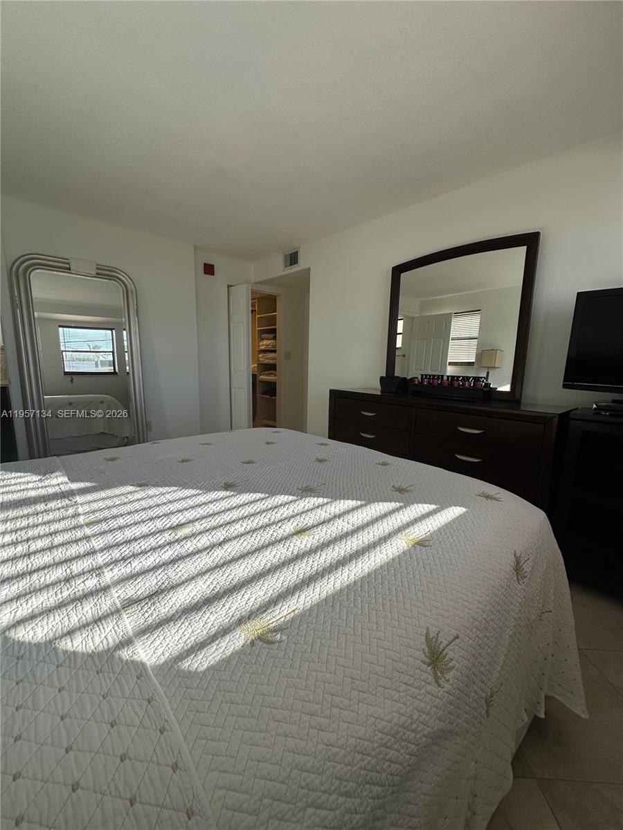 1334 Collins Ave #204 Miami Beach, FL 33139