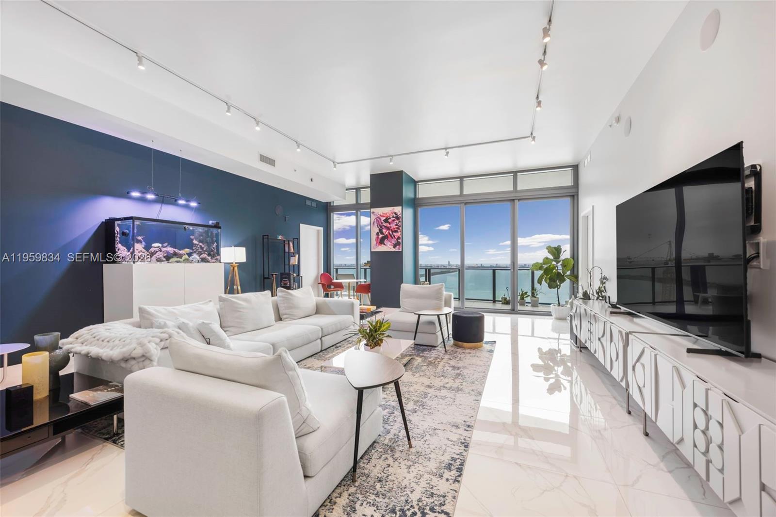 460 NE 28th St #4002