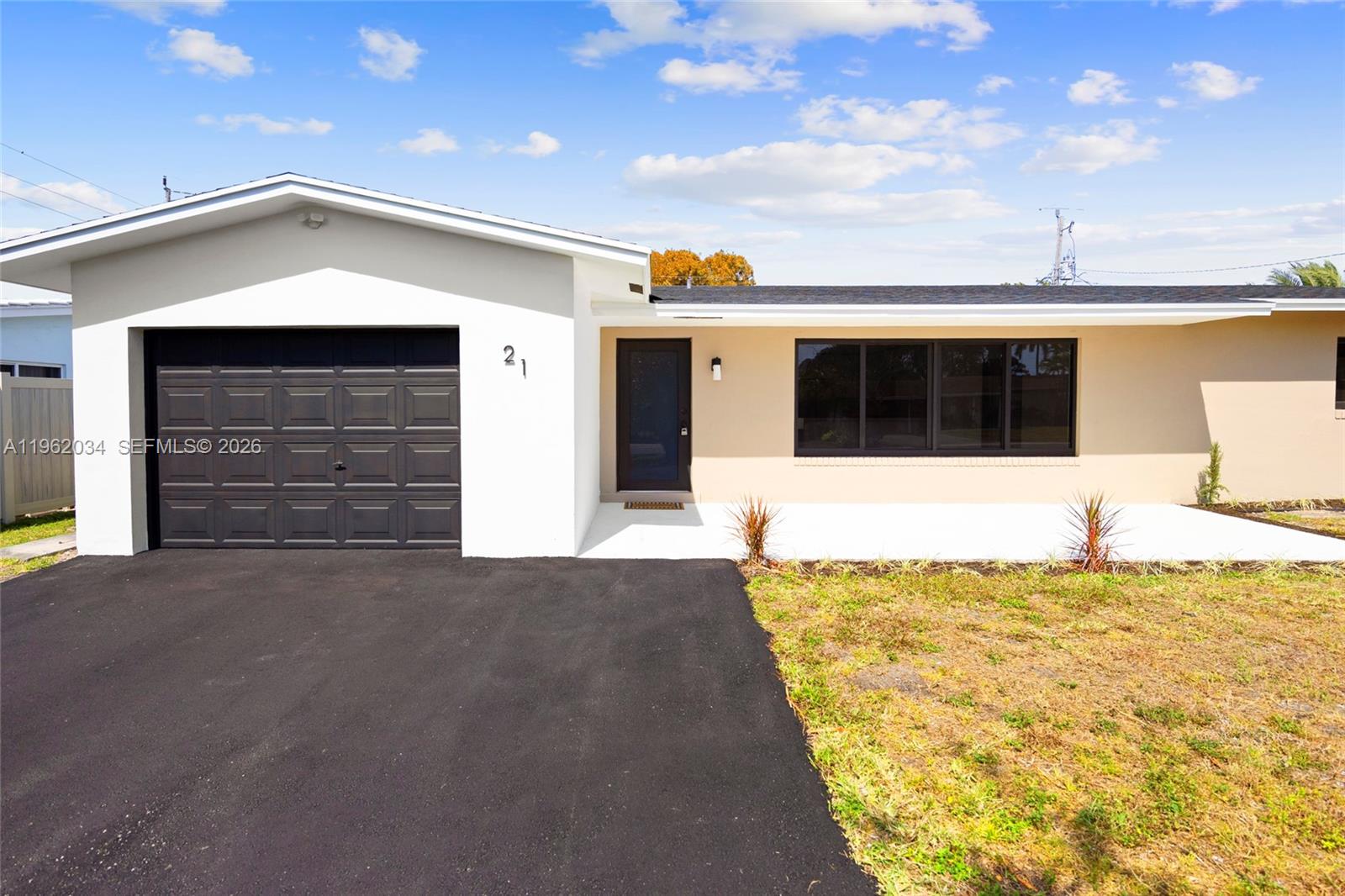 21 SE 7th St Pompano Beach, FL 33060