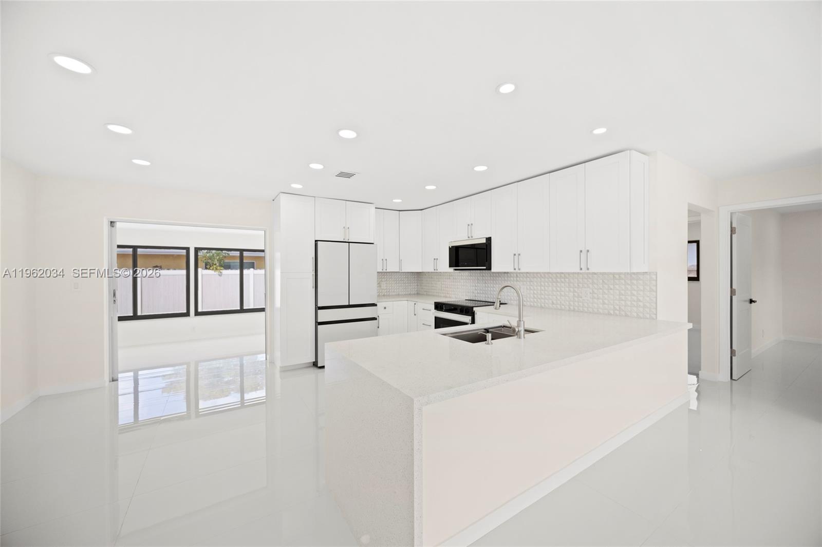 21 SE 7th St Pompano Beach, FL 33060