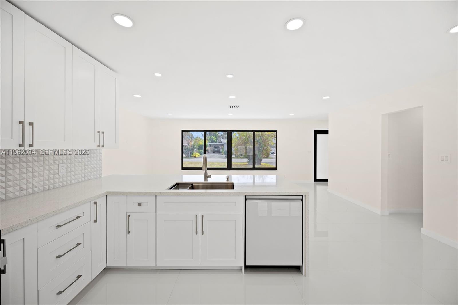 21 SE 7th St Pompano Beach, FL 33060