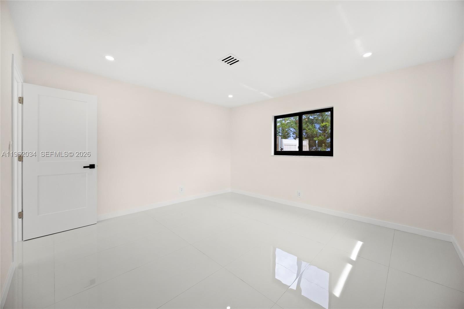 21 SE 7th St Pompano Beach, FL 33060