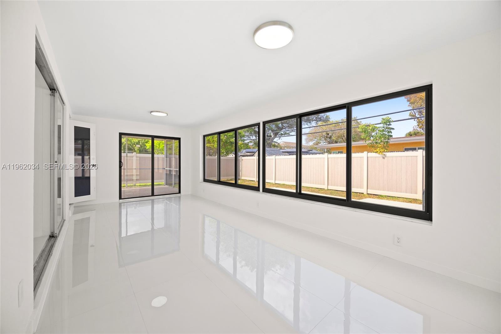 21 SE 7th St Pompano Beach, FL 33060