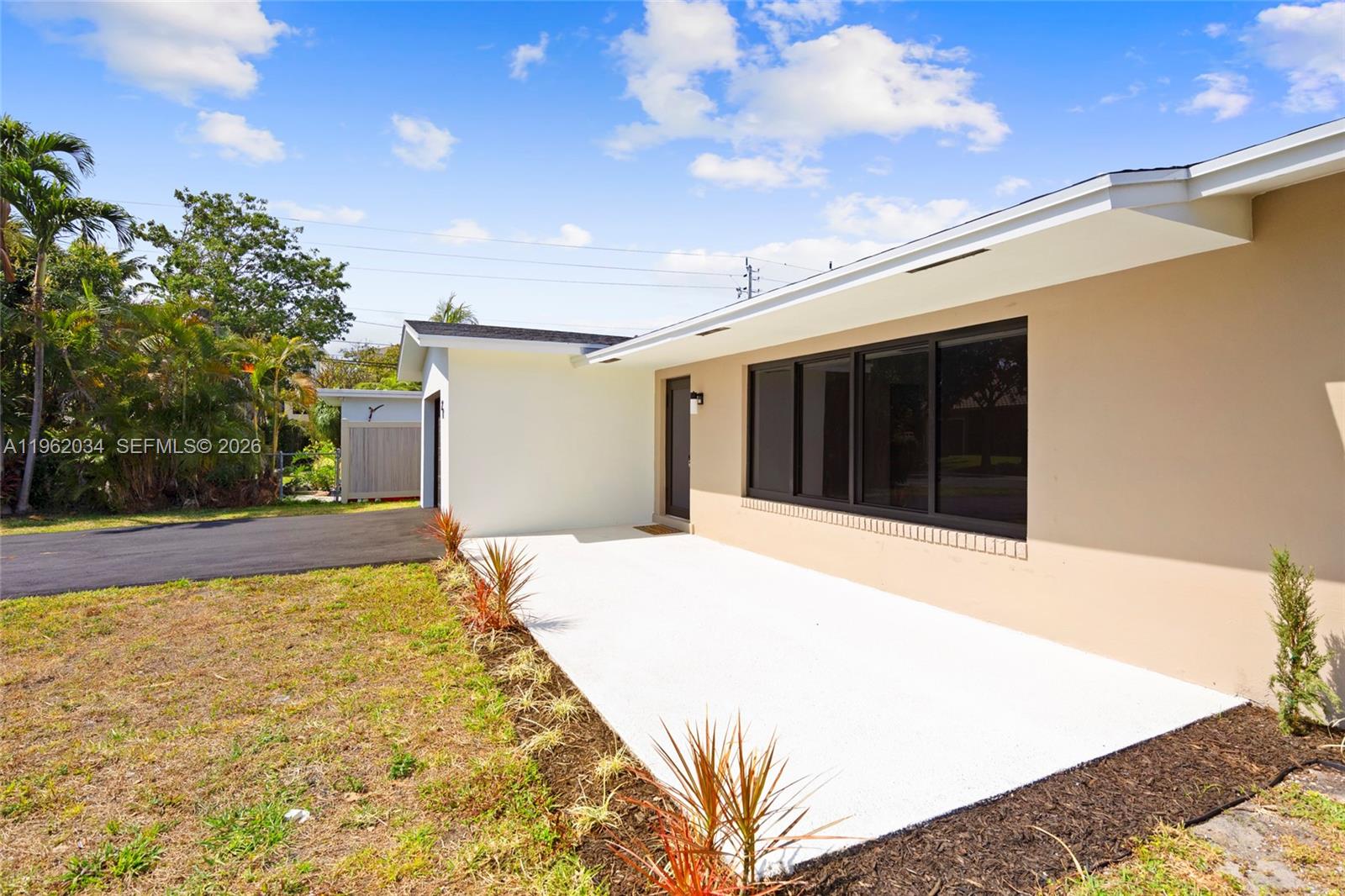 21 SE 7th St Pompano Beach, FL 33060