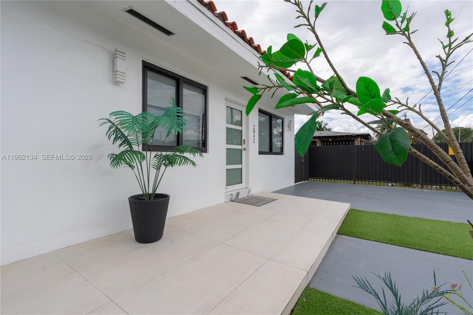 2840 NW 13th St Miami, FL 33125