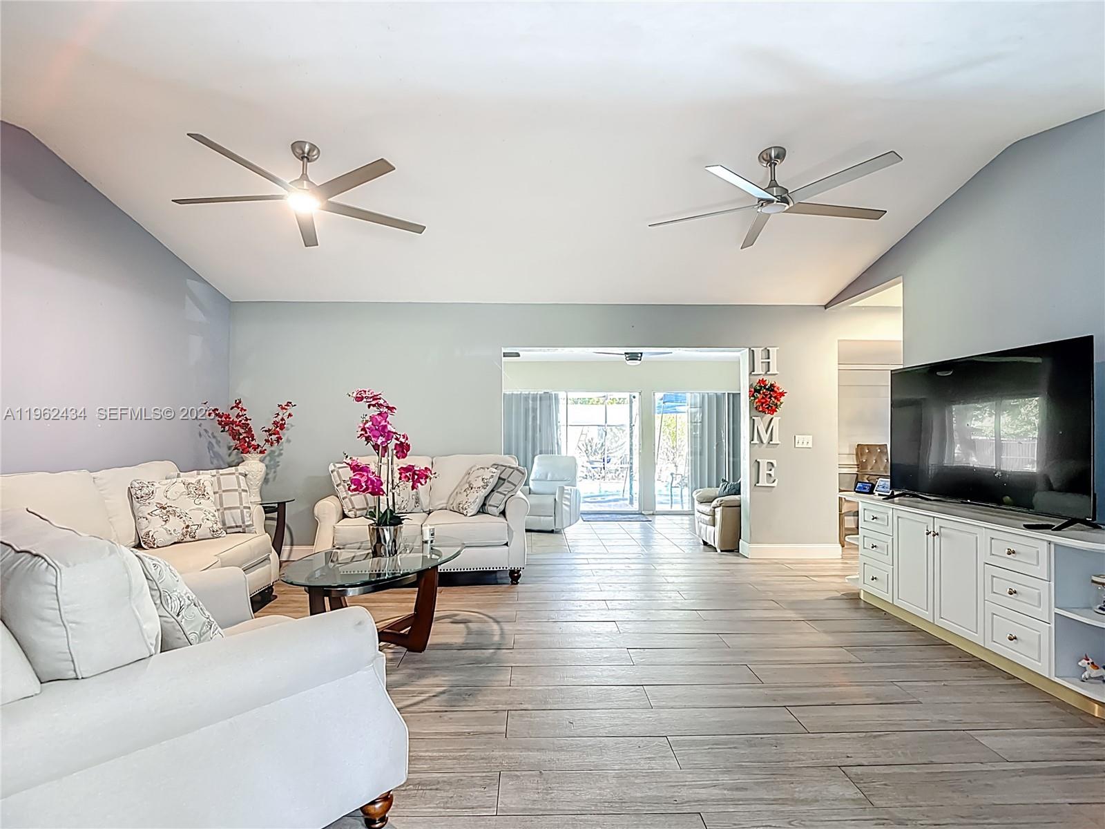 216 Greenwood Lehigh Acres, FL 33936