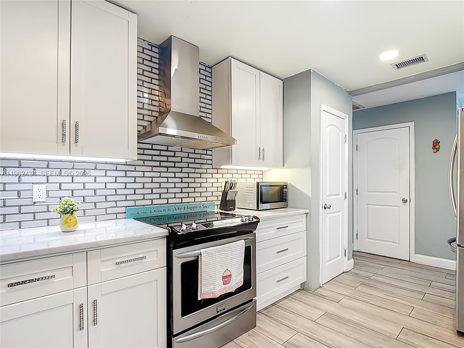 216 Greenwood Lehigh Acres, FL 33936