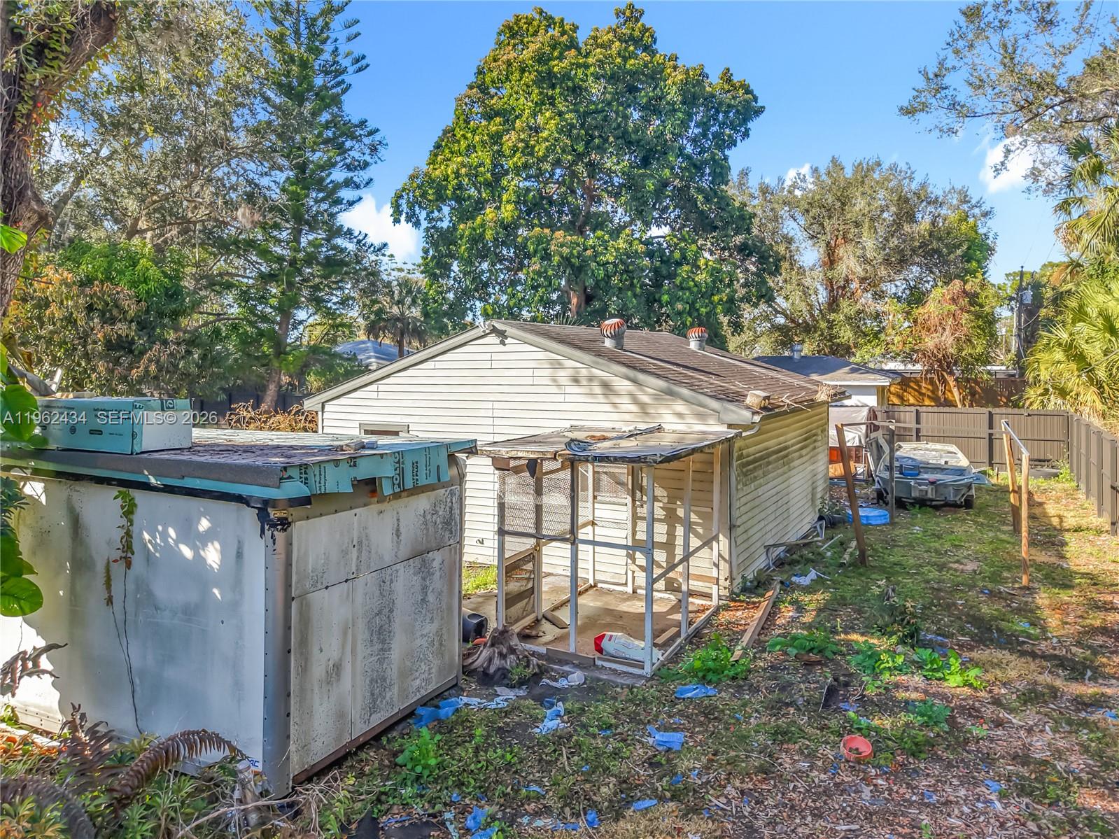 216 Greenwood Lehigh Acres, FL 33936