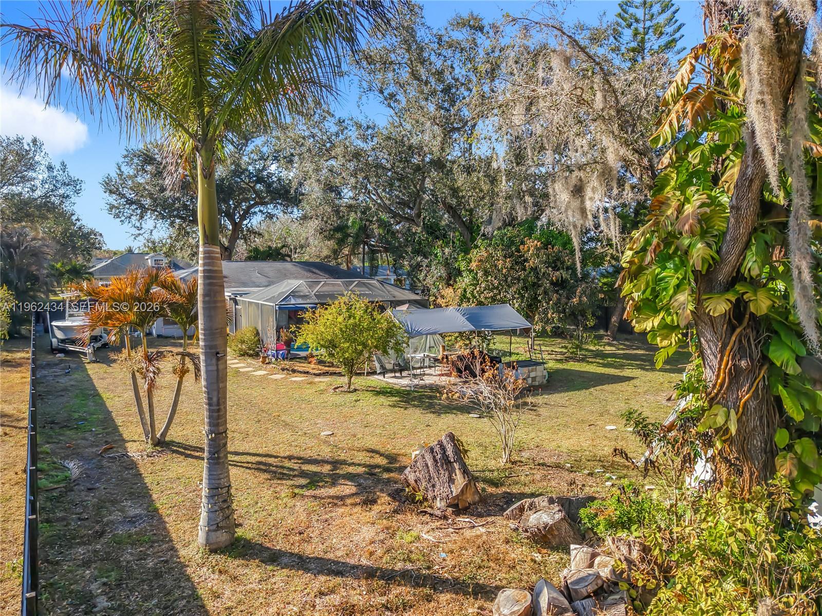 216 Greenwood Lehigh Acres, FL 33936