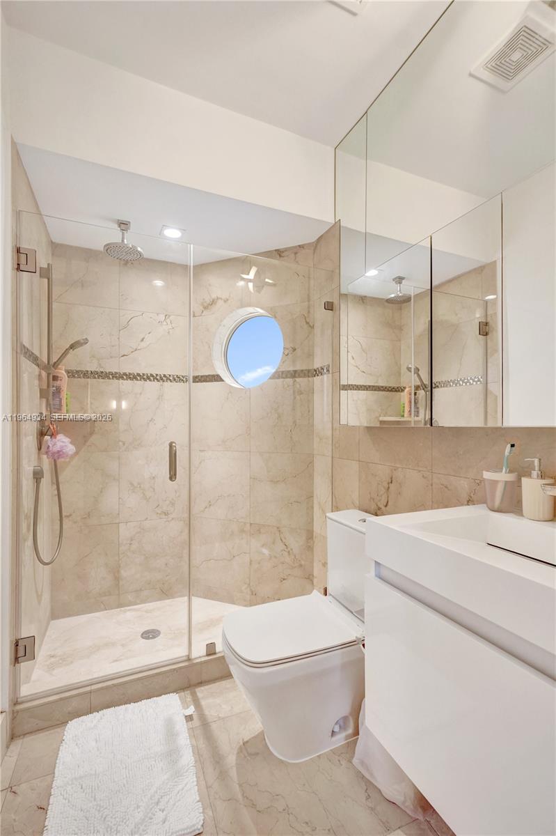 1662 Diplomat Dr Miami, FL 33179