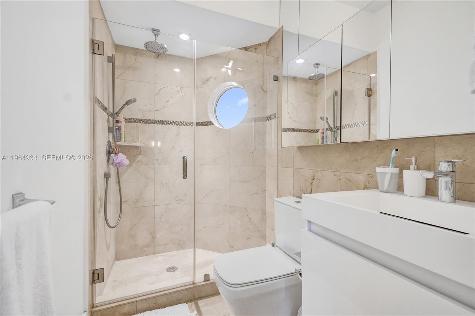 1662 Diplomat Dr Miami, FL 33179