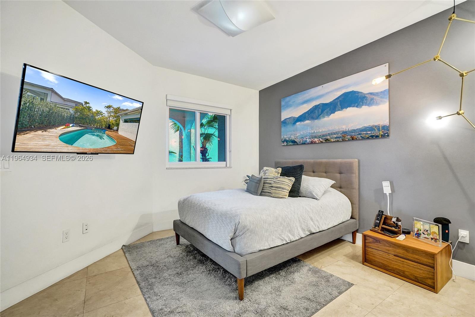 1662 Diplomat Dr Miami, FL 33179