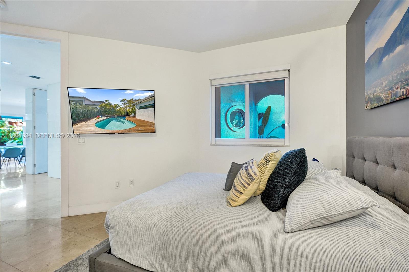 1662 Diplomat Dr Miami, FL 33179