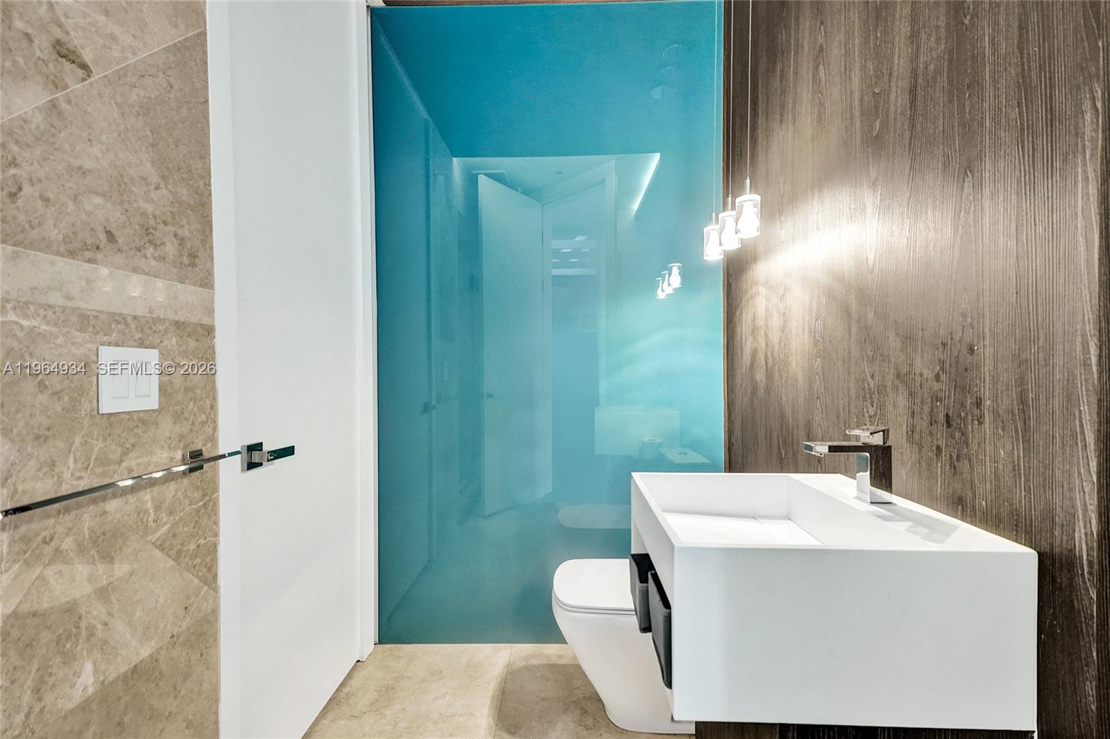 1662 Diplomat Dr Miami, FL 33179