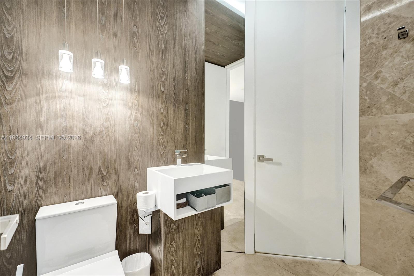 1662 Diplomat Dr Miami, FL 33179